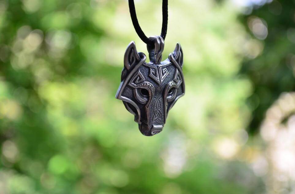 Amuletul Lupului