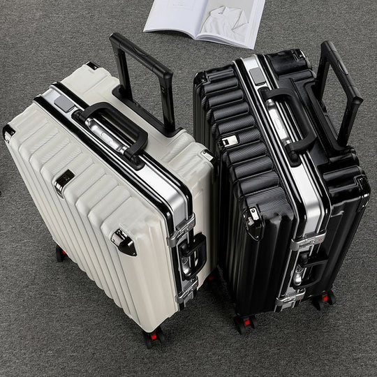 Cărucior Rigid Cu Port USB Integrat Pentru Călătorii Moderne 1