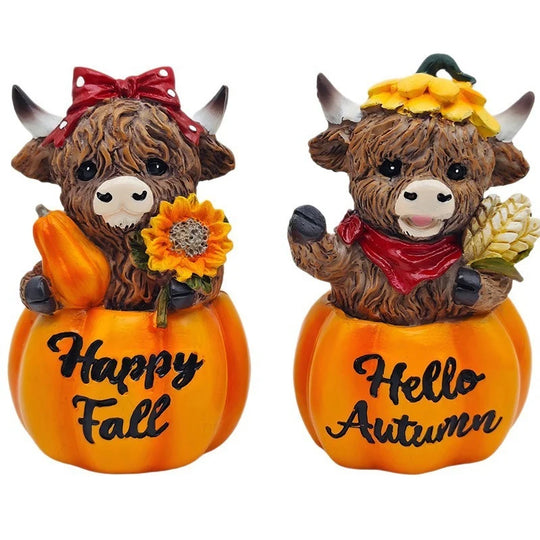 Figurină Decorativă cu Vacă Highland în Costum de Dovleac pentru Toamnă 4