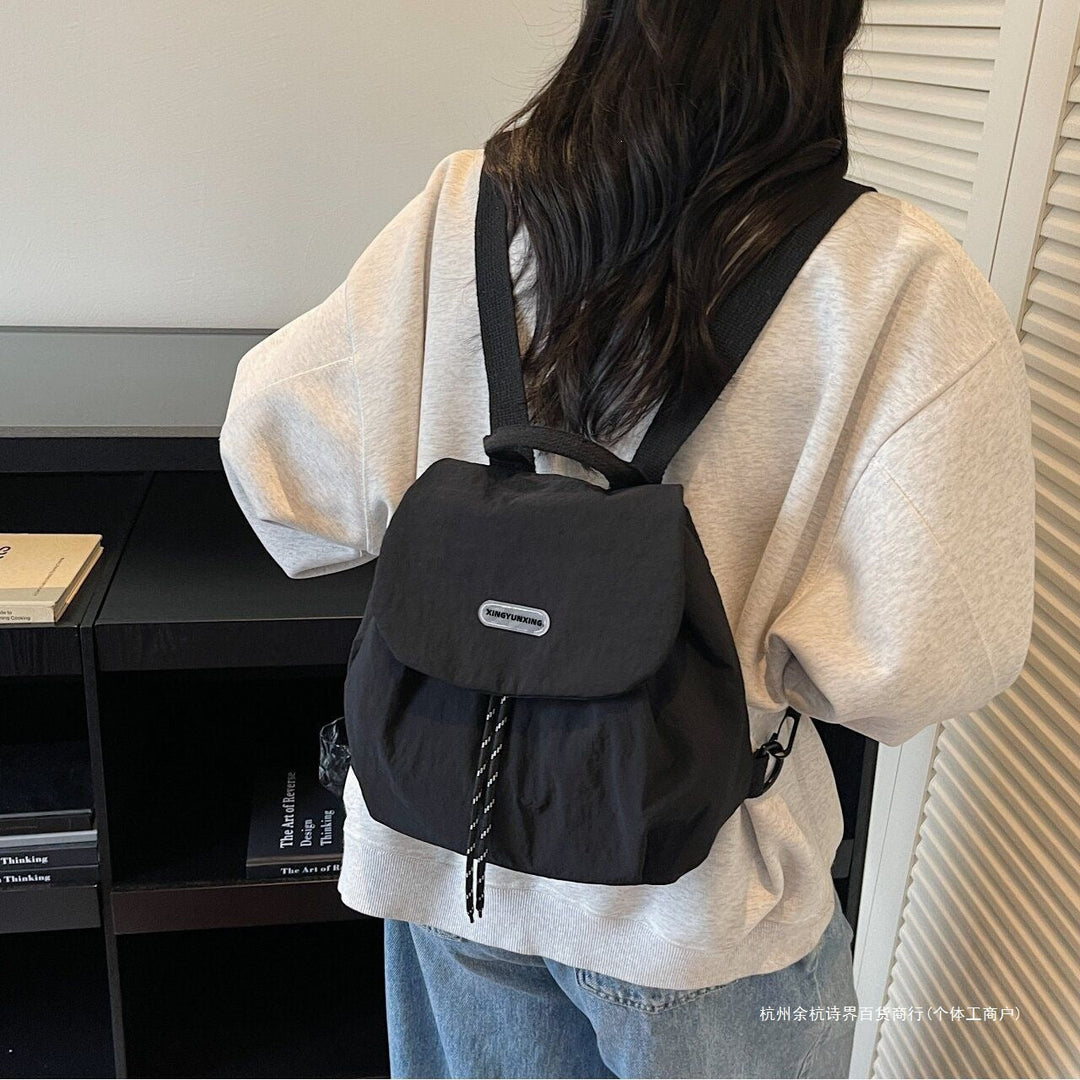 Rucsac Dama Compact Cu Design Modern Si Curele Reglabile 3