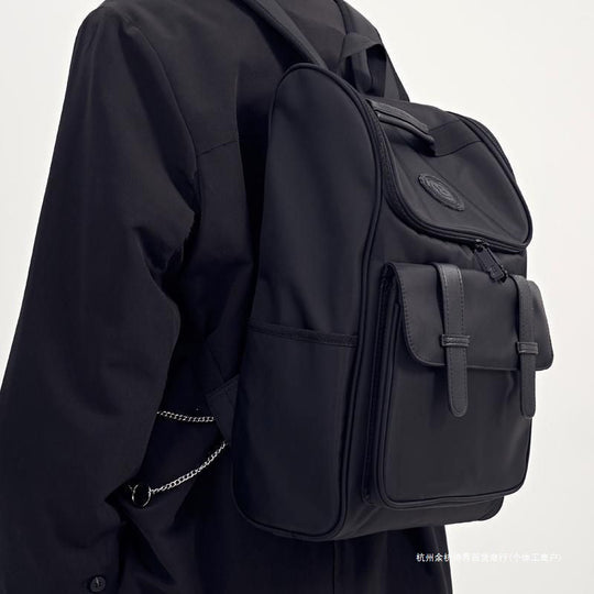 Rucsac damă cu design modern și depozitare practică 3
