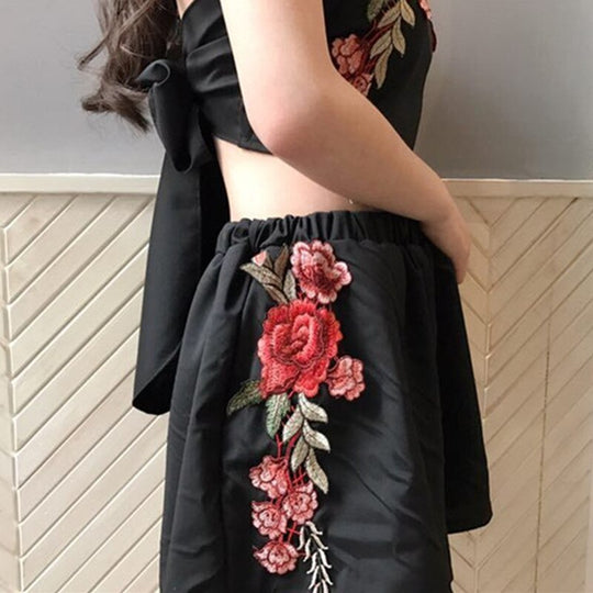 Set Cu Crop Top Brodat Și Șorturi Cu Flori