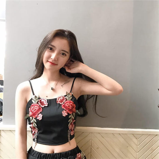 Set Cu Crop Top Brodat Și Șorturi Cu Flori