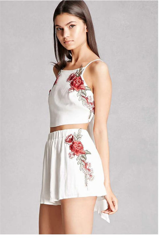 Set Cu Crop Top Brodat Și Șorturi Cu Flori