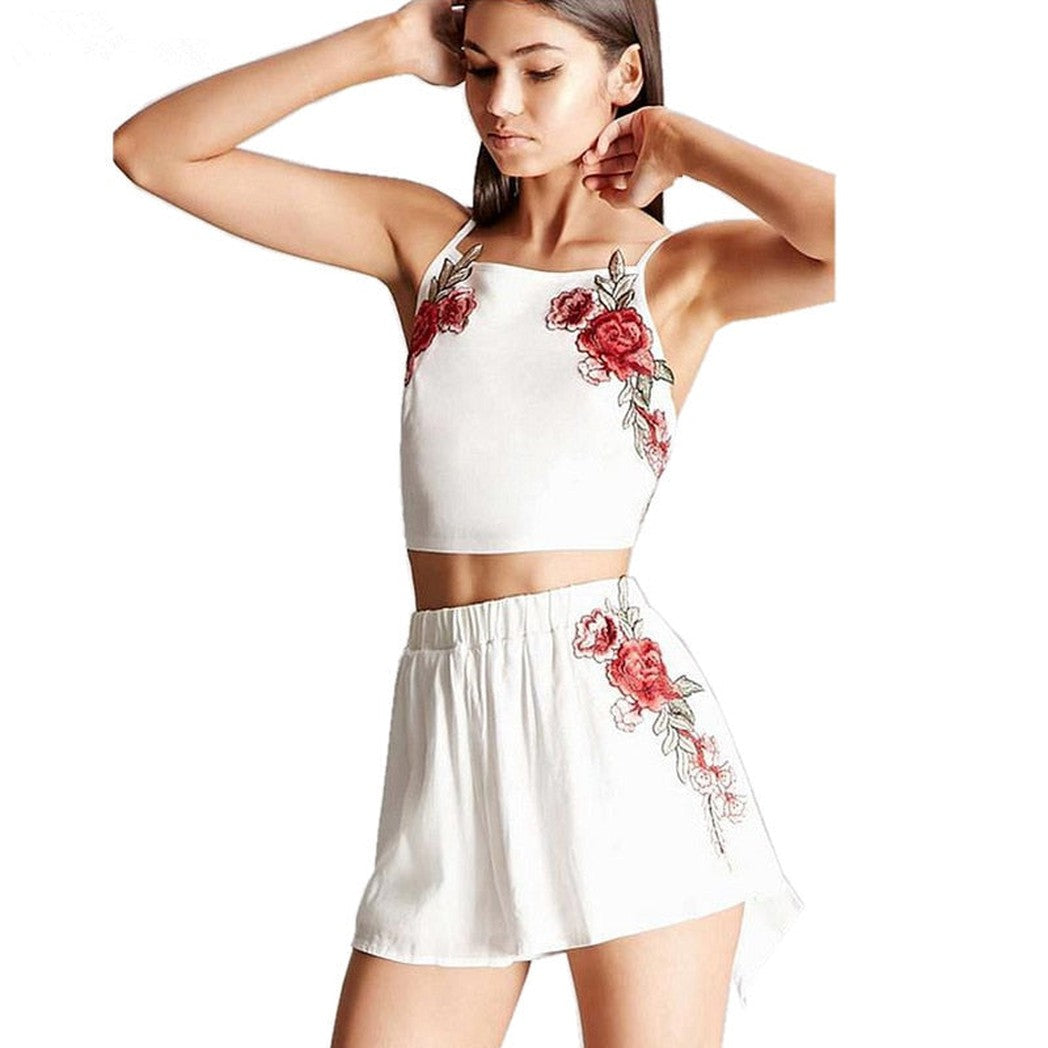 Set Cu Crop Top Brodat Și Șorturi Cu Flori