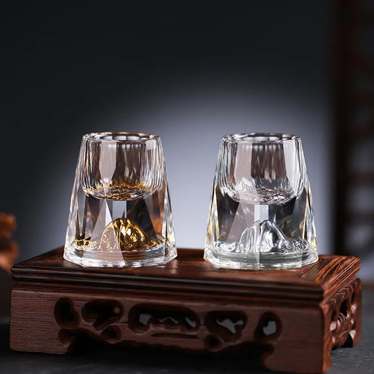 Set 2 Pahare de Cristal Lucrate Manual cu Detalii Aurii pentru Whisky 4