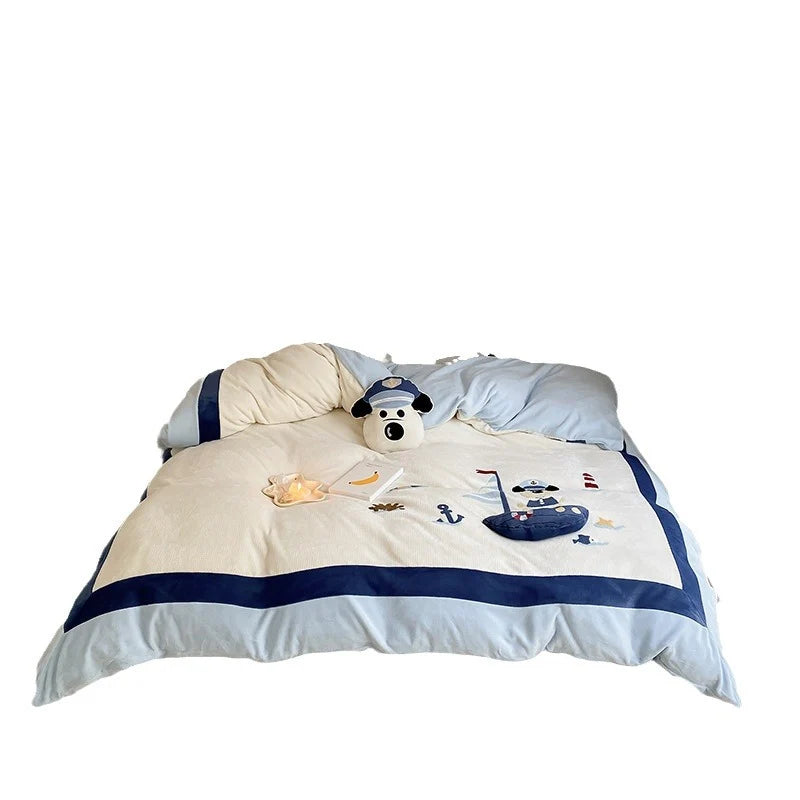 Set lenjerie de pat copii cu broderie tematică marină și cuvertură matlasată 4