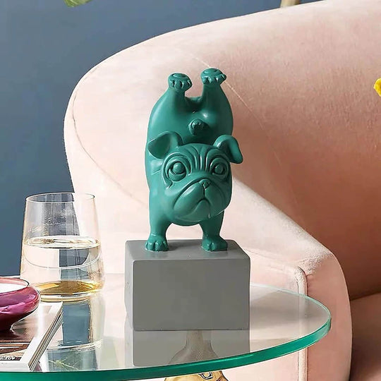 Statuetă Bulldog În Poziție De Yoga