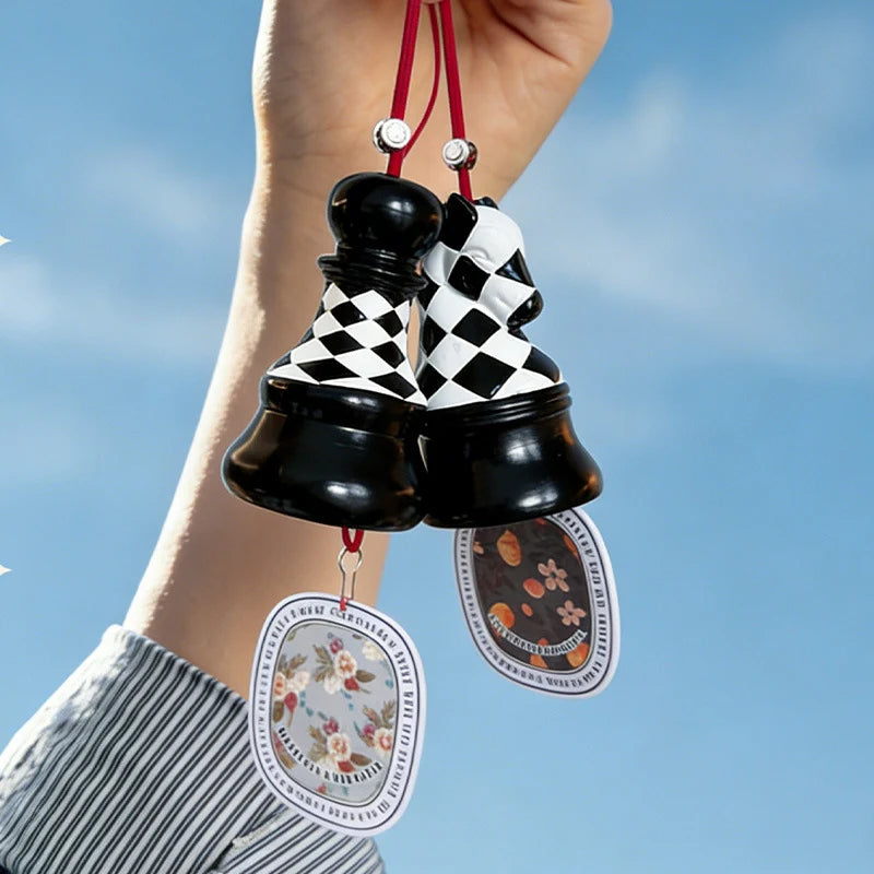 Suport parfum auto cu design în carouri pentru oglinda retrovizoare 3