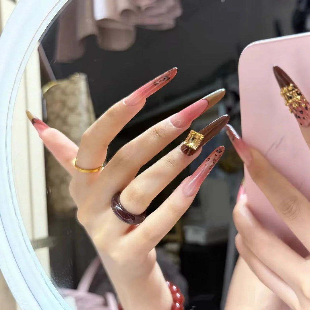 Unghii Stiletto Design Modern pentru Femei 2
