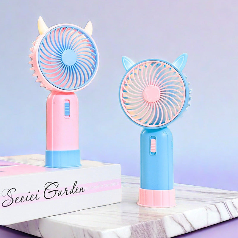 Ventilator Portabil pentru Femei cu Design Compact și Ușor de Transportat 1