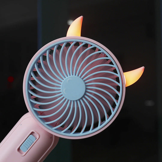 Ventilator Portabil pentru Femei cu Design Compact și Ușor de Transportat 2