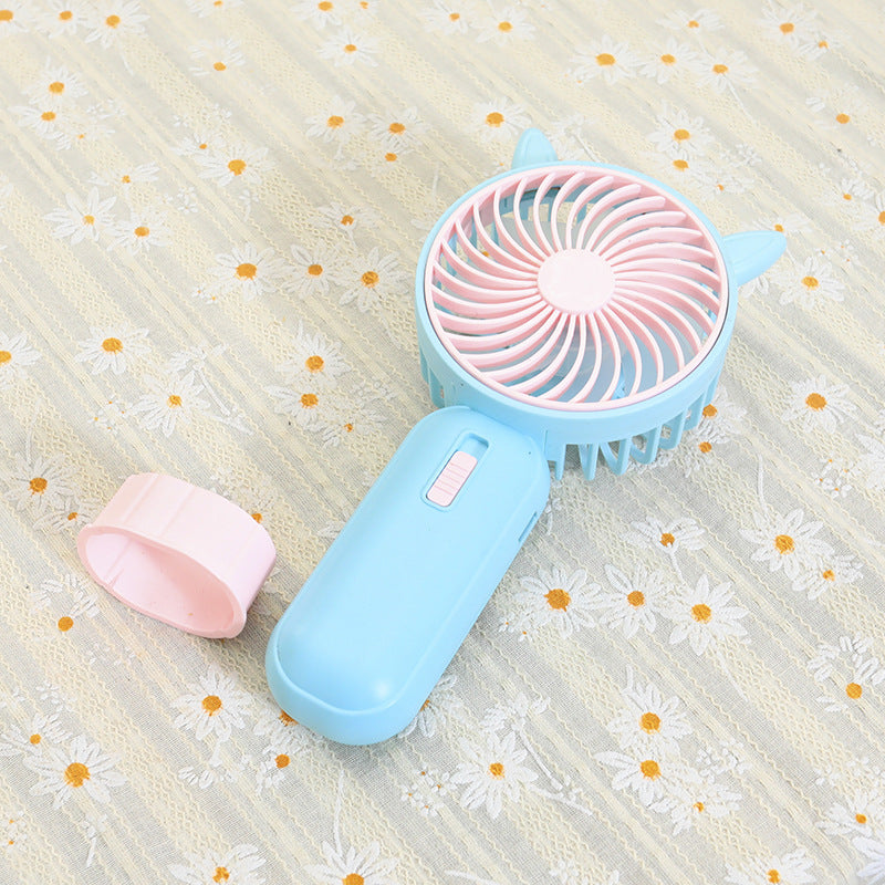 Ventilator Portabil pentru Femei cu Design Compact și Ușor de Transportat 4